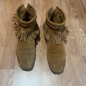 Minnetonka High Top Back Zip Boots